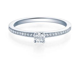 brillant  solitar mit seitlichem besatz kanal weissgold